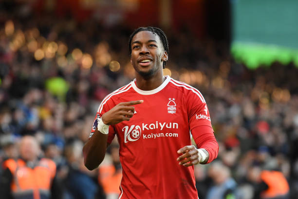 三万球迷冷雨夜见证：泰山拿下中国足球外战开年红！.