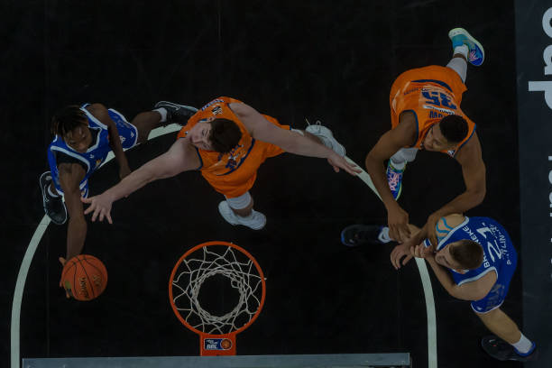 赛更容易向 赛更容易向